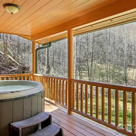 Fox Creek Cabin 2: Creekside Cabin In The Smoky Mountains!